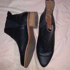 Pointed Chelsea booties